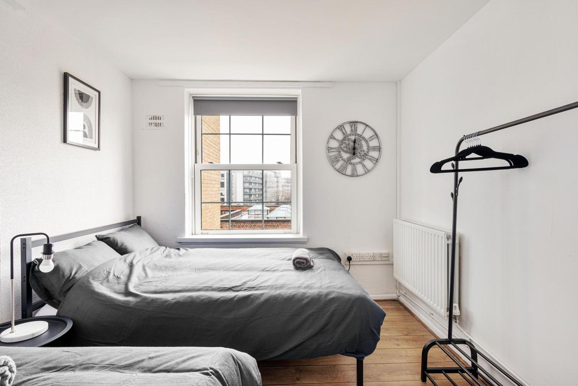Sleek Shoreditch Hideout - 2 Bed Gem With Balcony In Central Лондон Екстериор снимка