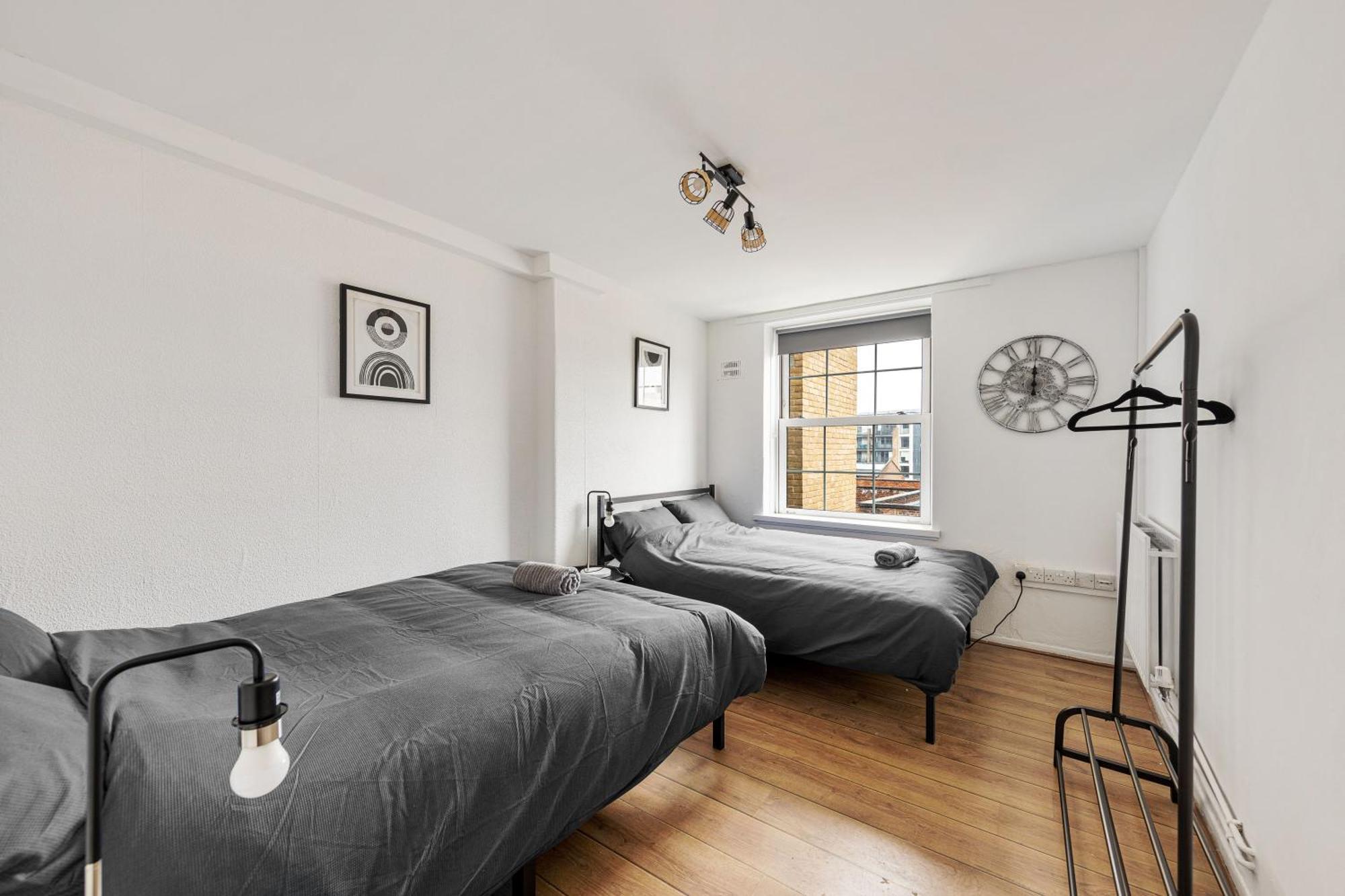 Sleek Shoreditch Hideout - 2 Bed Gem With Balcony In Central Лондон Екстериор снимка
