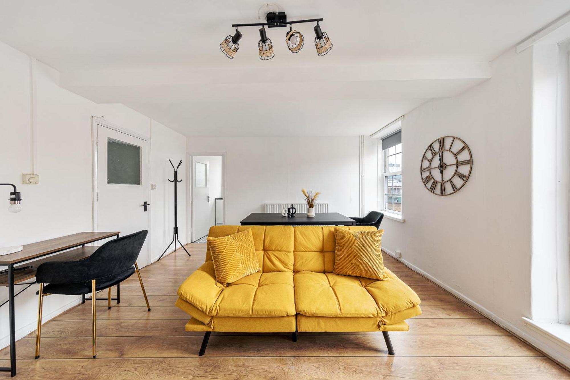 Sleek Shoreditch Hideout - 2 Bed Gem With Balcony In Central Лондон Екстериор снимка