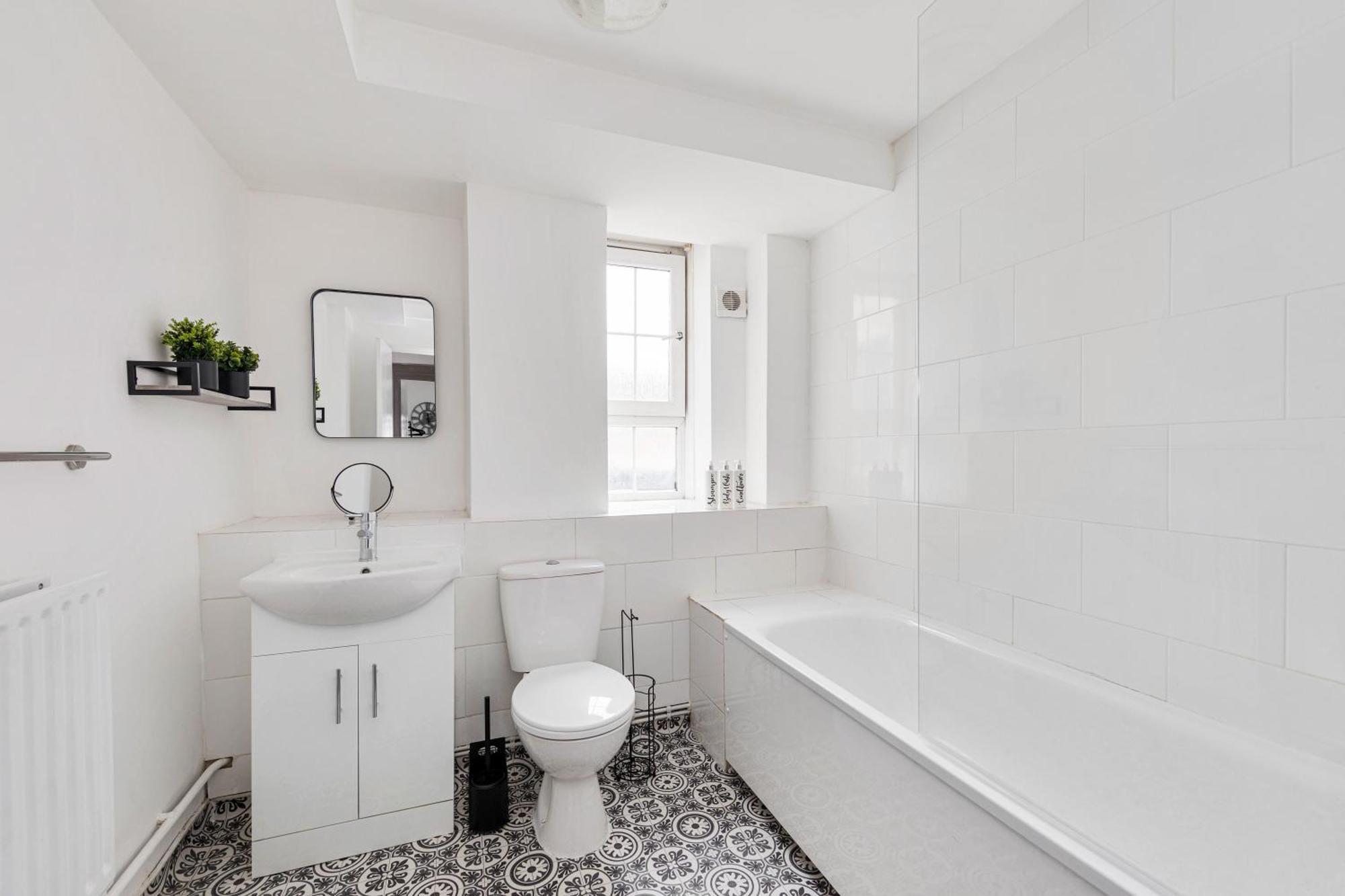 Sleek Shoreditch Hideout - 2 Bed Gem With Balcony In Central Лондон Екстериор снимка