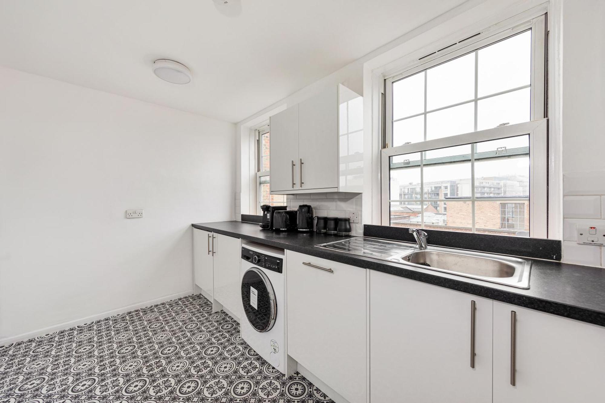 Sleek Shoreditch Hideout - 2 Bed Gem With Balcony In Central Лондон Екстериор снимка