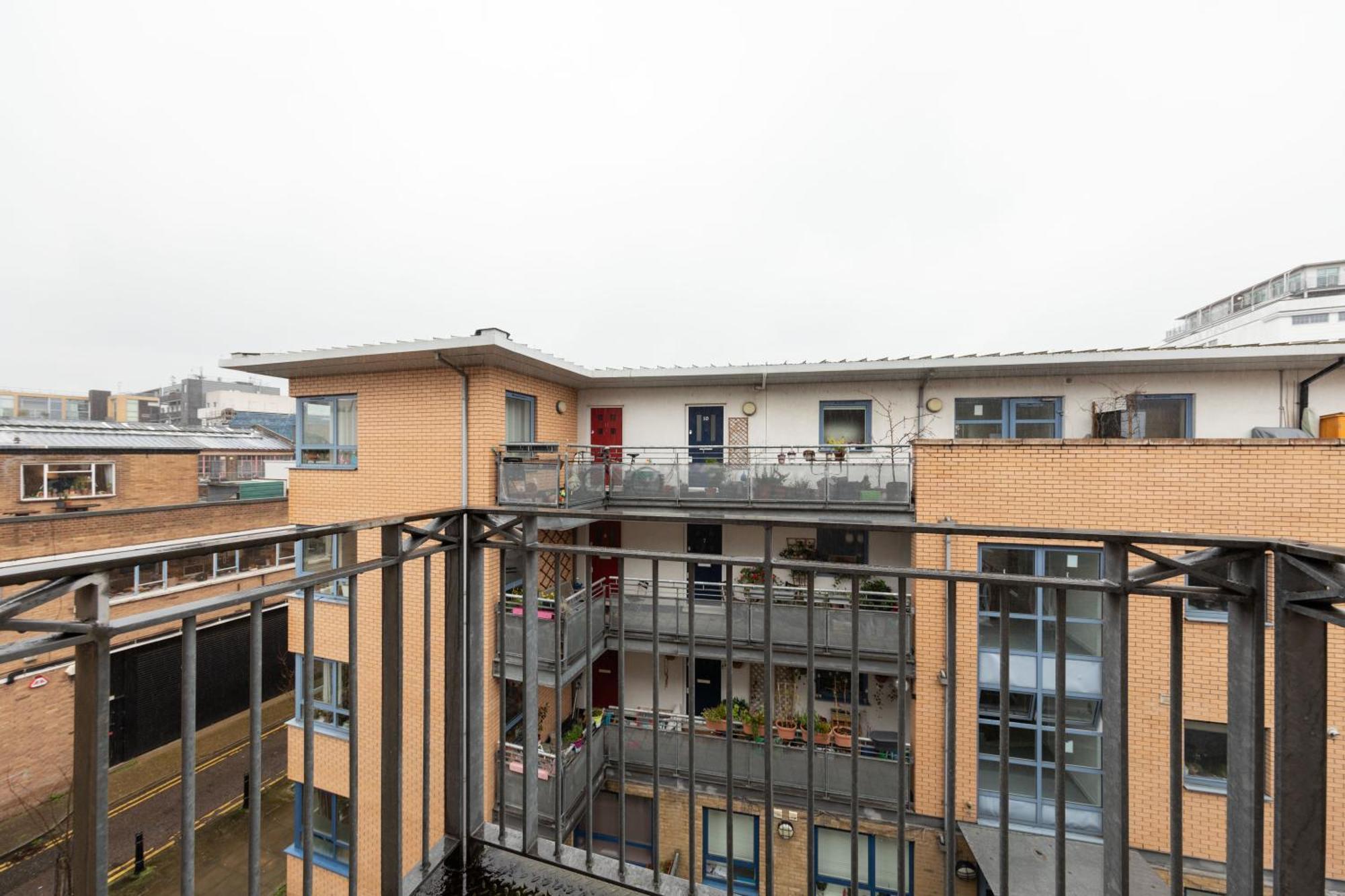 Sleek Shoreditch Hideout - 2 Bed Gem With Balcony In Central Лондон Екстериор снимка