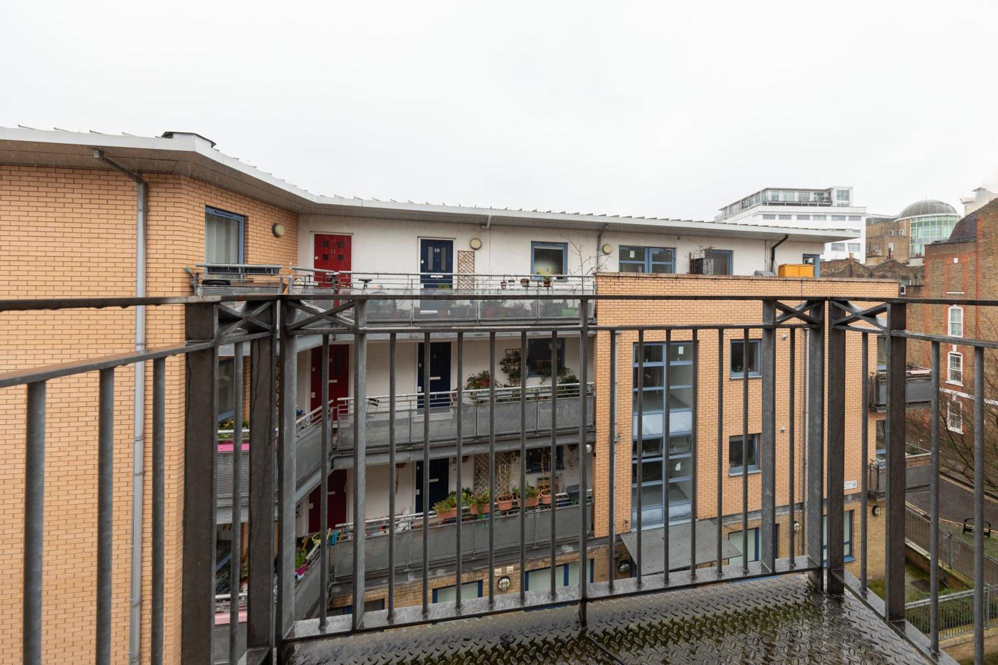 Sleek Shoreditch Hideout - 2 Bed Gem With Balcony In Central Лондон Екстериор снимка
